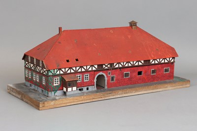 Lot 1160 - Holzmodell eines Bauernhauses mit Stallungen