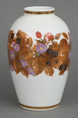 Lot 827 - NYMPHENBURG Porzellanvase