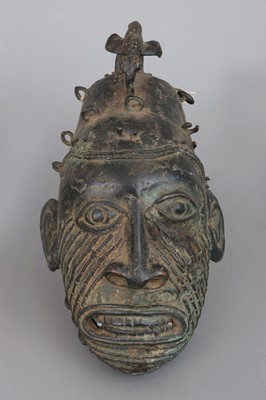 Lot 1208 - Afrikanische Gelbguss Ritualmaske der Yoruba, Nigeria (Benin)