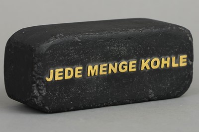 Lot 1611 - VOLKER KÜHN (1948-2023) Plastik "Jede Menge Kohle"