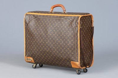 Lot 512 - LOUIS VUITTON vintage Reisekoffer