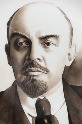 2 PROLETARIJ Porzellanmanufaktur (Russland) Porzellanplatten mit Leninporträt