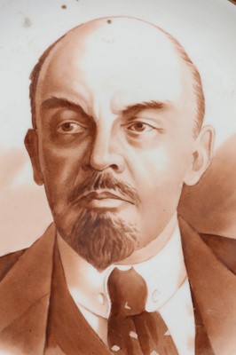 2 PROLETARIJ Porzellanmanufaktur (Russland) Porzellanplatten mit Leninporträt