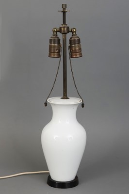 Lot 781 - KPM BERLIN Porzellan Tischlampe