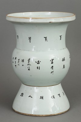 Chinesische Porzellavase in Zun-Form