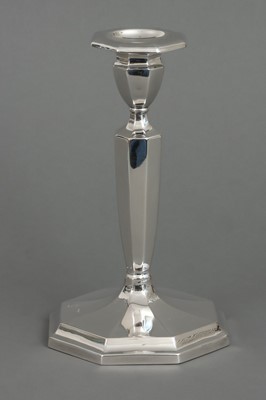 Lot 487 - GEBRÜDER DEYHLE (Schwäbisch Gmünd) Silber Tischleuchter