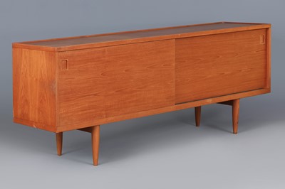 Lot 211 - NIELS O. MØLLER (Denmark) Teakholz Sideboard "Modell 20"