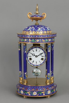 Lot 547 - Portaluhr mit Cloisonné-Dekor