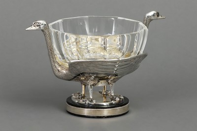 Lot 427 - Wohl THEODOR HEIDEN (München) Silber Fußschale mit Straußendekor