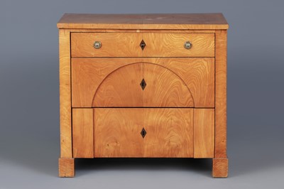 Lot 282 - Kommode des Biedermeier