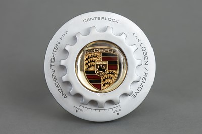 Lot 1497 - PORSCHE Flaschenöffner "Centerlock"