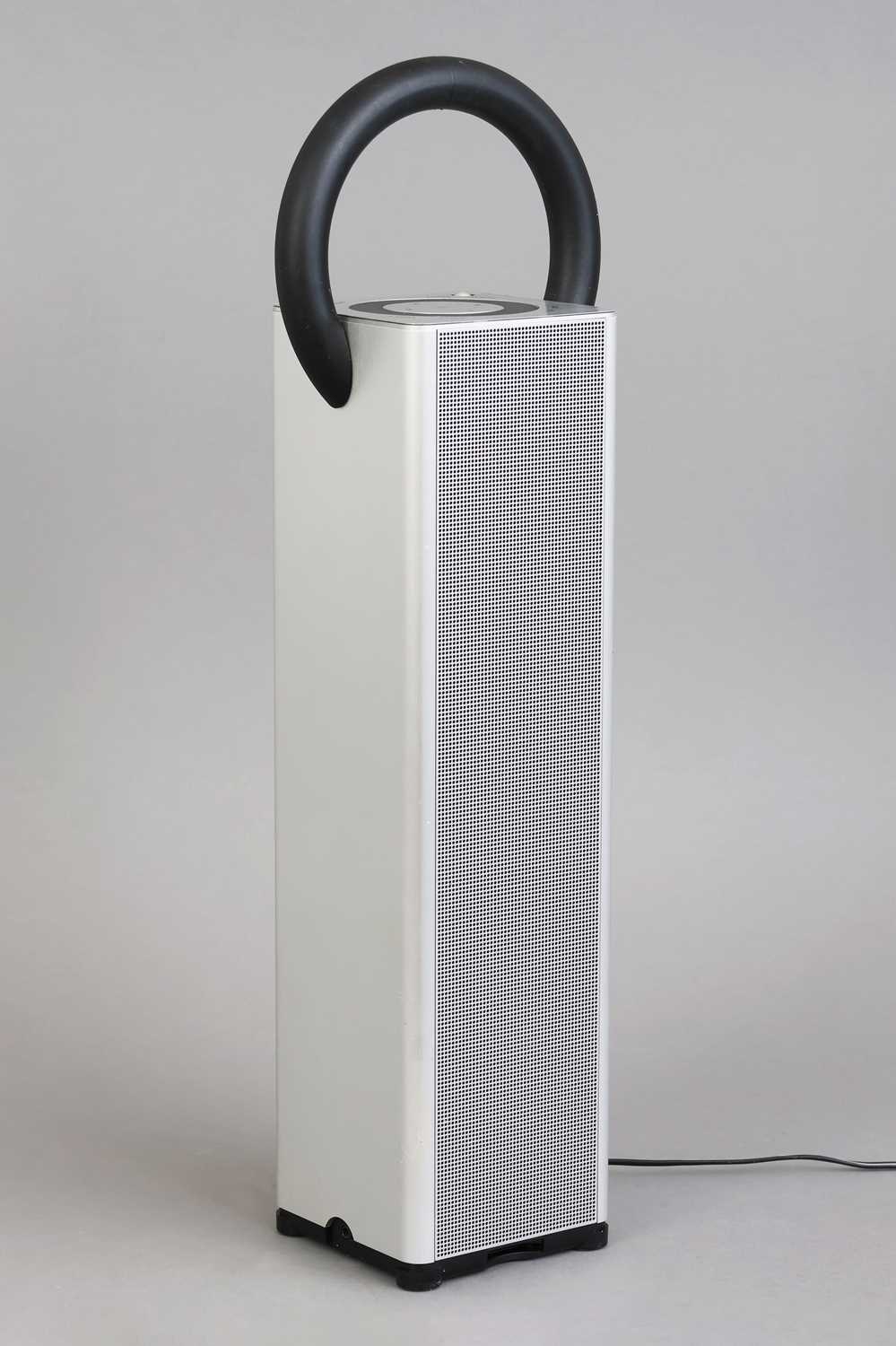 Lot 1463 - BANG & OLUFSEN "BeoSound 3" Radio