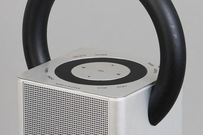 Lot 1463 - BANG & OLUFSEN "BeoSound 3" Radio