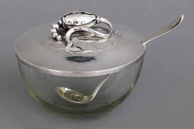 Lot 562 - Konfitürenglas mit Silberdeckel GEORG JENSEN "Magnolia"