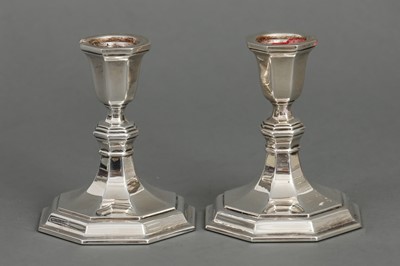 GEBRÜDER KÜHN (Schwäbisch Gmünd) Paar Silber Tischleuchter