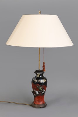 Lot 162 - Japanische SUMIDA GAWA Tischlampe