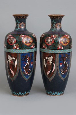 Lot 185 - Paar japanische Cloisonné Vasen