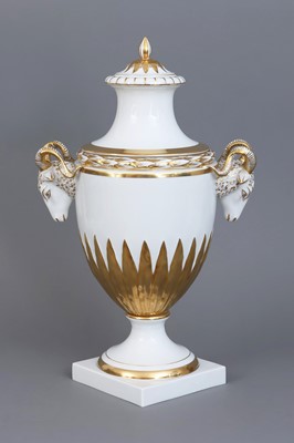 Lot 958 - FÜRSTENBERG Porzellan Deckelvase