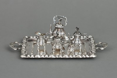 Lot 656 - Miniatur- (Puppen-) Kaffee- und Teeservice "Rokoko"