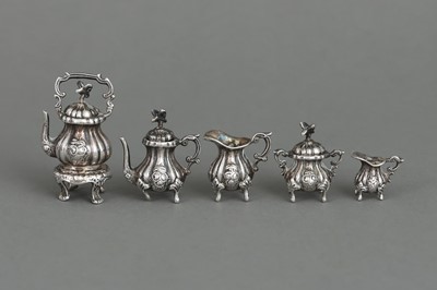 Lot 656 - Miniatur- (Puppen-) Kaffee- und Teeservice "Rokoko"