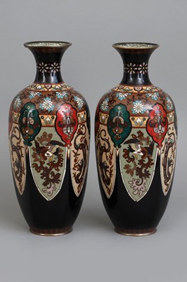 Lot 186 - Paar japanische Cloisonné Vasen