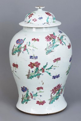 Lot 27 - Chinesische Porzellan Deckelvase