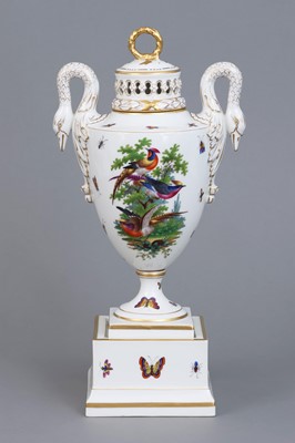 Lot 959 - HUTSCHENREUTHER Porzellanvase