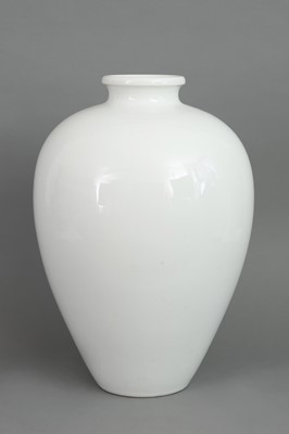 Lot 944 - KPM BERLIN Porzellanvase