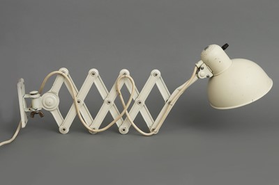 Lot 440 - KAISER "IDELL" Ziehharmonika Wandlampe der 1940er Jahre