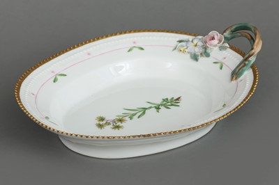 Lot 937 - ROYAL COPENHAGEN "Flora Danica" Porzellanschale