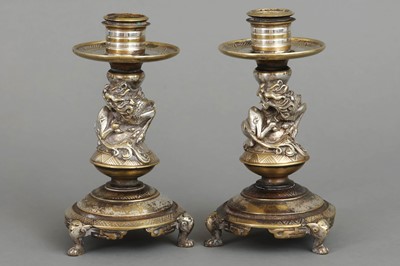 Lot 246 - Paar Bronze Kerzenleuchter mit Drachendekor