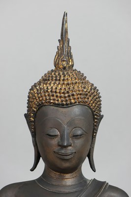 Lot 237 - Asiatische Bronzefigur "Buddha Maravijaya"