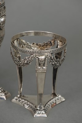 Lot 619 - 3 Silber Gewürzgefäße im Empire Stil