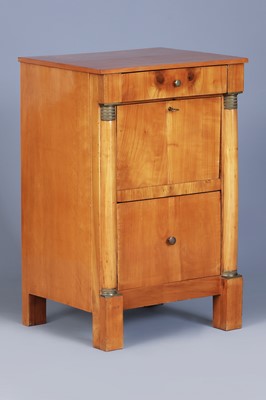 Lot 403 - Halbschrank des Biedermeier