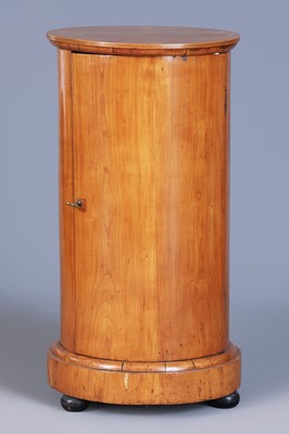 Lot 396 - Trommelschrank des Biedermeier