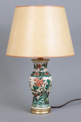 Lot 142 - Tischlampe mit chinesischem Porzellanvasenfuß