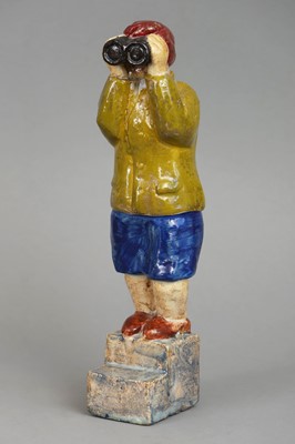 Lot 1177 - Keramikfigur "Frau mit Fernglas" (2007)