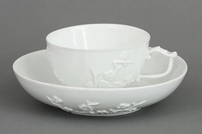 Lot 919 - MEISSEN Porzellantasse mit Untertasse