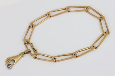 Lot 707 - Armband mit Anhänger "Hand"