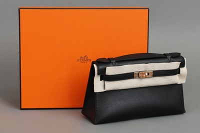 Lot 700 - HERMÈS Kelly Pochette