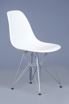 Lot 267 - VITRA "Eames Plastic Chair"