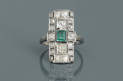 Lot 812 - Art Deco Ring