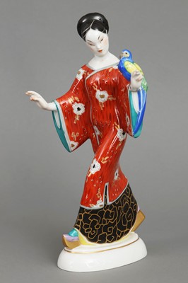 Lot 298 - KPM BERLIN Porzellanfigur "Chinesin mit Vogel"