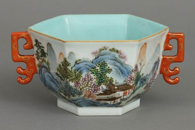 Lot 37 - Chinesische Porzellan Henkelschale