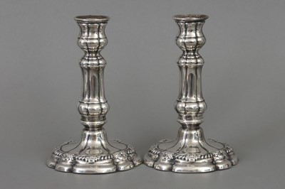 Lot 551 - Paar JOHN & THOMAS SETTLE (Sheffield) Silber Tischleuchter