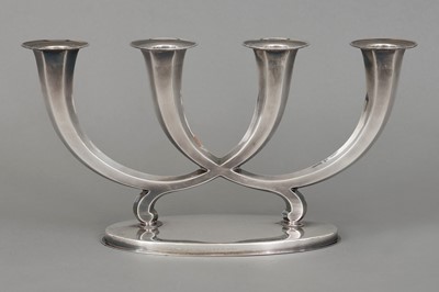 Lot 554 - Silber Tischleuchter des Art-Déco