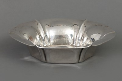 Lot 526 - HUGO BÖHM (Schwäbisch Gmünd) Silber Anbietschale