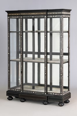 Lot 323 - Italienische Sammlervitrine im Stile der Renaissance