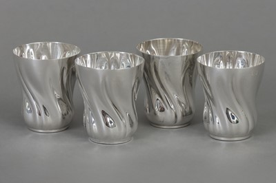 Lot 540 - 4 GEBRÜDER DEYHLE (Schwäbisch Gmünd) Silber Schnapsbecher