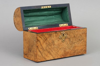 Lot 916 - Holzschatulle (Kartendose) in Truhenform